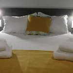 Residencial Kuarenta&um 3* 바르셀로스