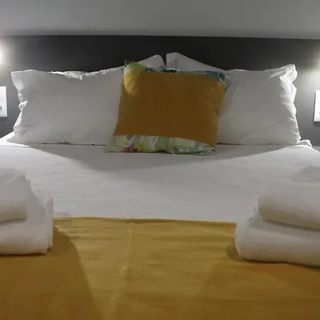 Residencial Kuarenta&um 3* 바르셀로스